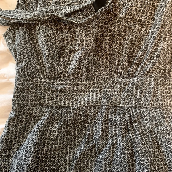 Banana Republic blouse with cap sleeves - Picture 4 of 6